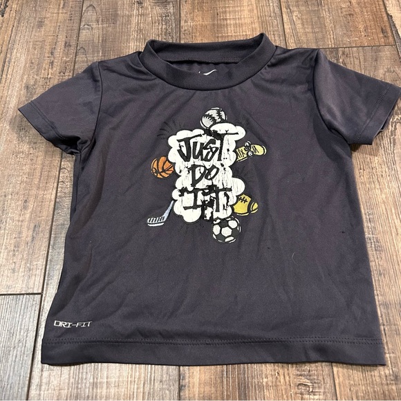 Nike 24M Toddler Outfit Grey Yellow Shorts‎ And T Shirt - Picture 2 of 9